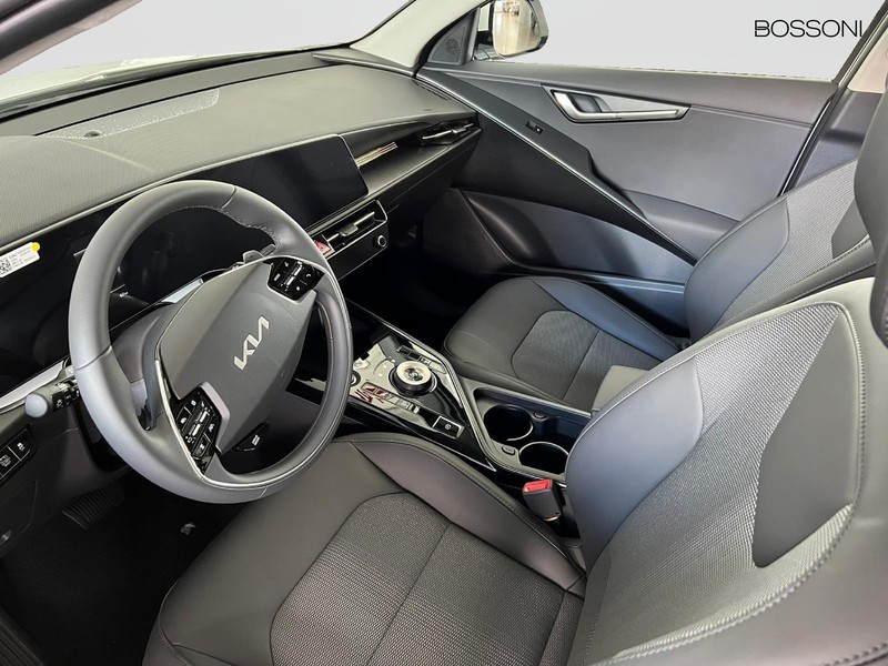 7 - Kia Niro 1.6 gdi hev tri-fuel 126cv style dct6