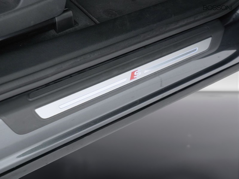 19 - Audi Q5 sportback 40 2.0 tdi mhev 12v s line quattro s tronic