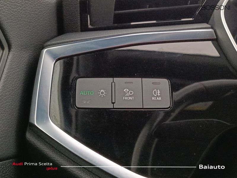 19 - Audi Q3 sportback 35 2.0 tdi identity black s tronic