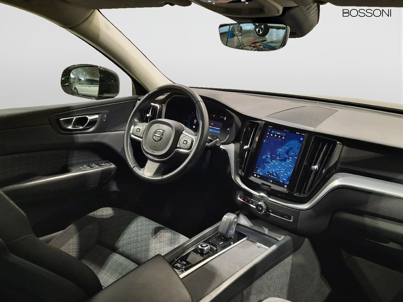 7 - Volvo XC60 2.0 b4 momentum pro automatico
