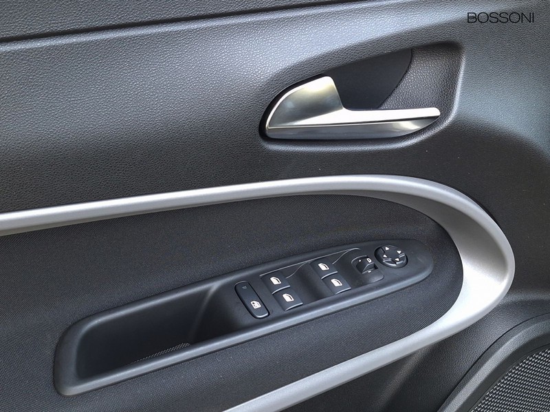 19 - Jeep Avenger 1.2 turbo 100cv longitude fwd