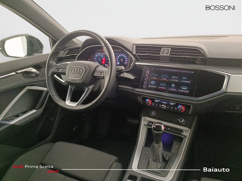 7 - Audi Q3 sportback 35 2.0 tdi identity black s tronic