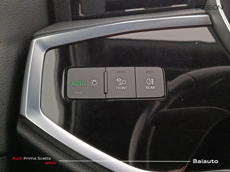 19 - Audi Q3 sportback 35 2.0 tdi identity black s tronic