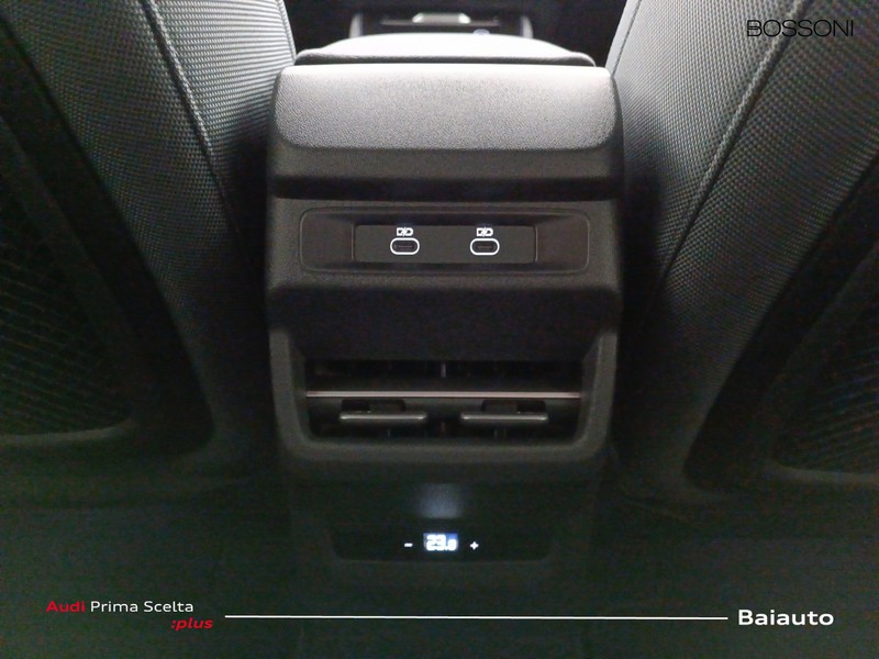 13 - Audi Q3 1.5 tfsi mhev 150cv s line edition