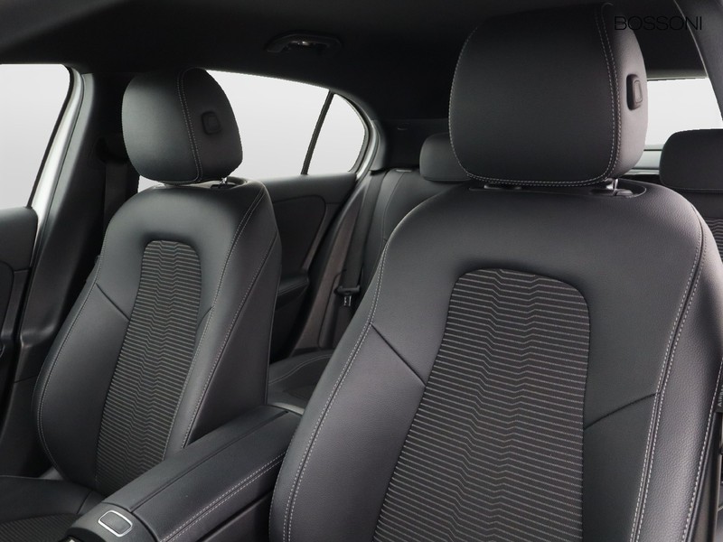 7 - Mercedes Classe A 180 d sport 8g-dct