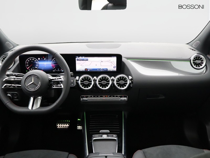 13 - Mercedes GLA 200 d amg line premium 8g-dct