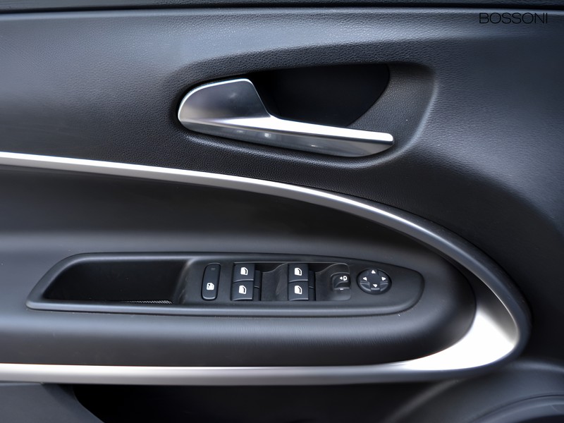 13 - Jeep Avenger 1.2 turbo 100cv altitude fwd