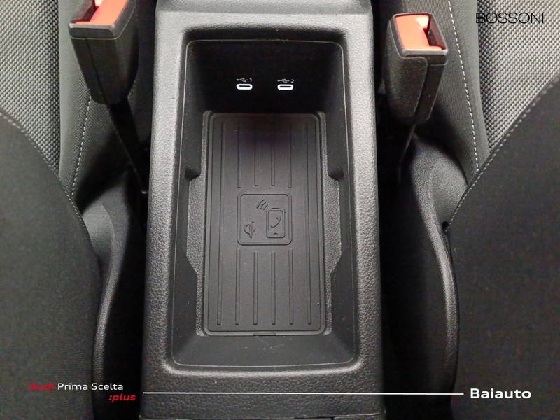 13 - Audi Q2 35 1.5 tfsi s line edition s tronic