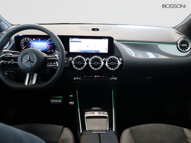 13 - Mercedes GLA 200 d amg line extra 8g-dct