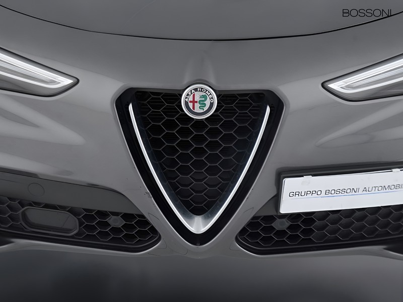 13 - Alfa Romeo Stelvio 2.2 turbo 160cv super business rwd at8