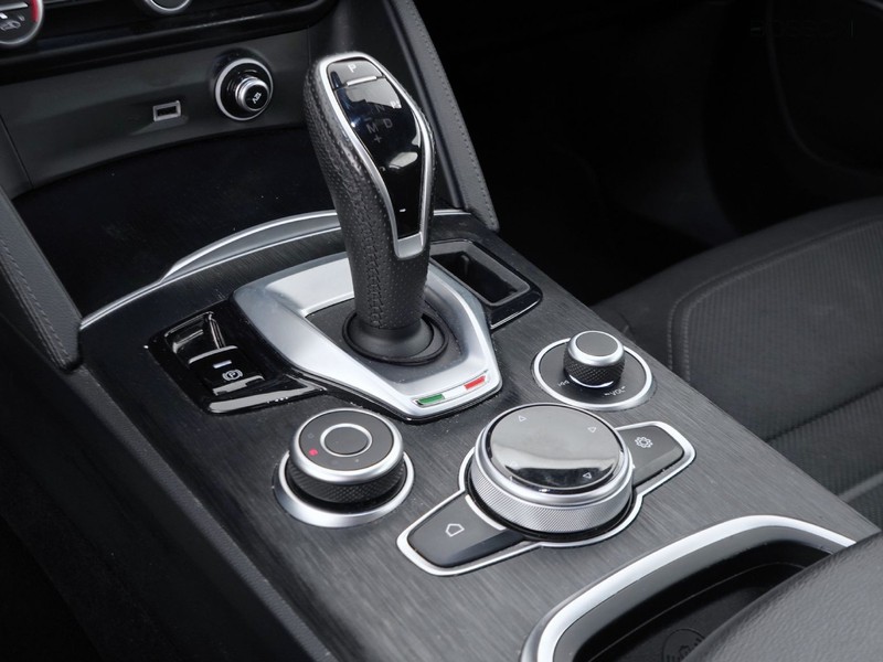 25 - Alfa Romeo Stelvio 2.2 turbo 160cv super business rwd at8