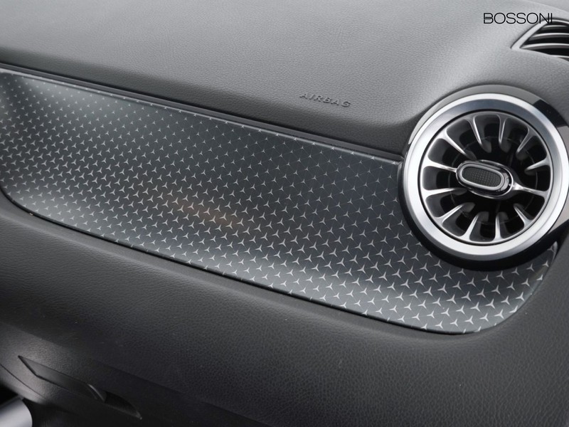 19 - Mercedes GLA 180 progressive advanced plus 7g-dct