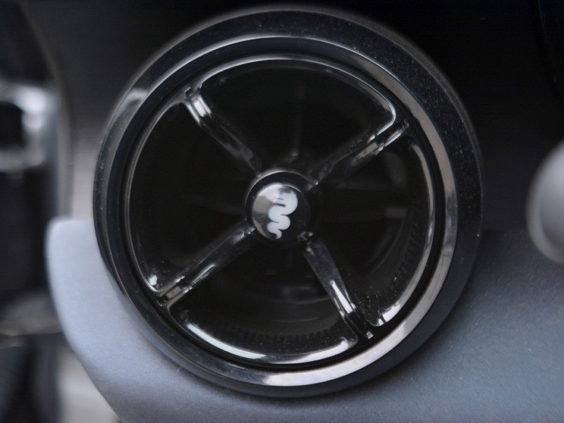 19 - Alfa Romeo Junior 1.2 hybrid 145cv ibrida edct6
