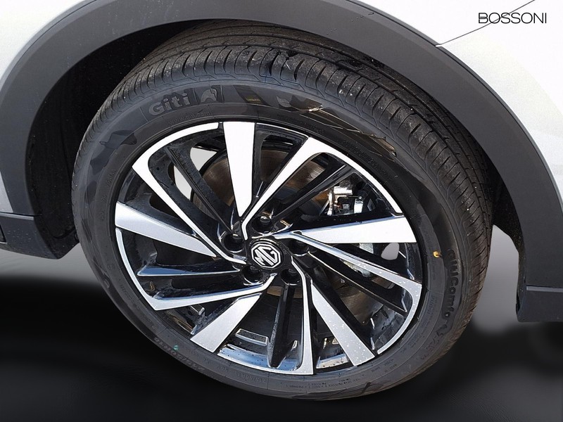 13 - Mg ZS 1.5 hybrid+ luxury auto
