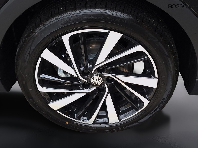 13 - Mg ZS 1.5 hybrid+ luxury auto