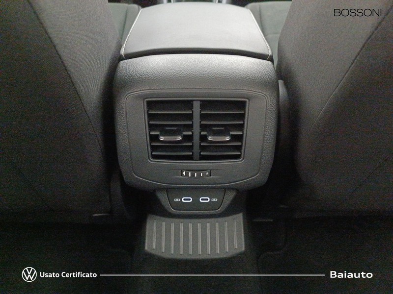 13 - Volkswagen T-Roc 2.0 tdi scr 115cv style