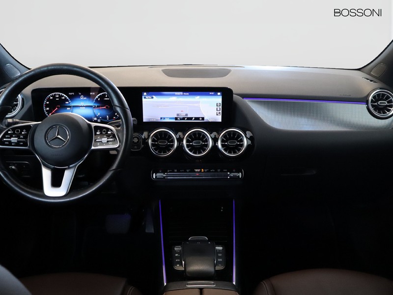 13 - Mercedes GLA 200 d sport plus 8g-dct
