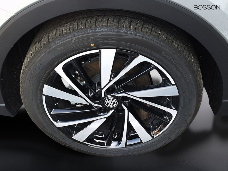 13 - Mg ZS 1.5 hybrid+ luxury auto