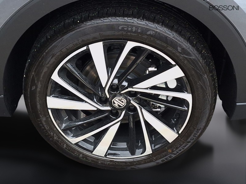 13 - Mg ZS 1.5 hybrid+ luxury auto