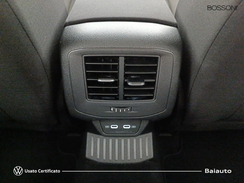 13 - Volkswagen T-Roc 1.5 tsi act style