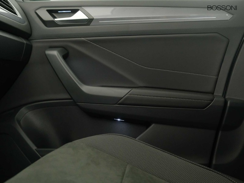 31 - Volkswagen T-Roc 1.5 tsi act style dsg