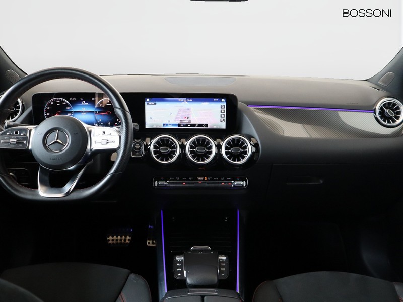 13 - Mercedes GLA 180 d premium 8g-dct