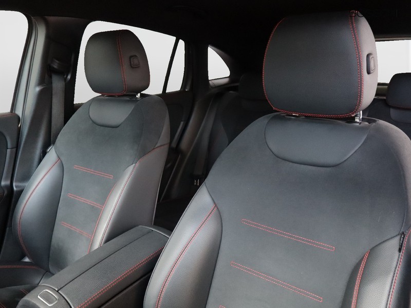 7 - Mercedes GLA 200 d premium 8g-dct