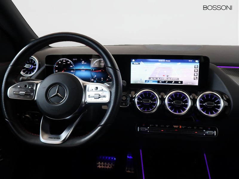 13 - Mercedes GLA 200 d premium 8g-dct