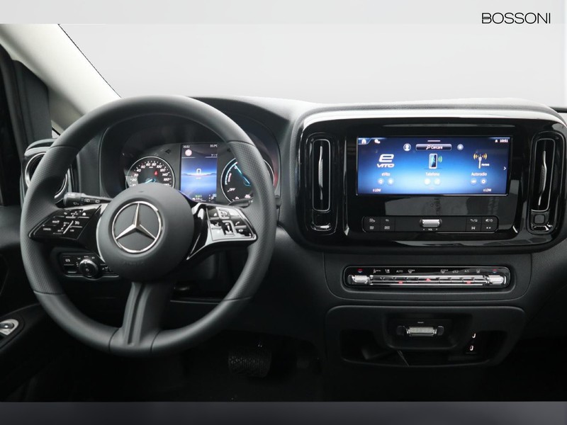 13 - Mercedes Vans Vito etourer 129 long 90kwh