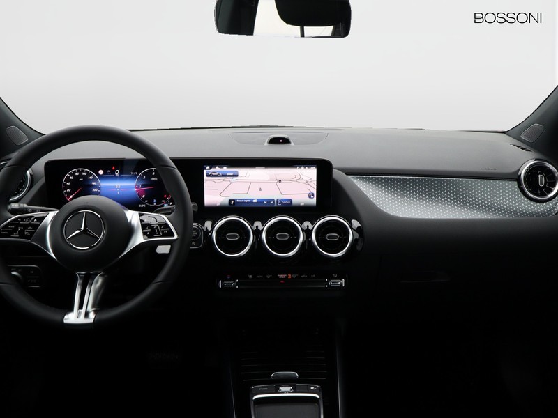 13 - Mercedes GLA 200 d progressive extra 8g-dct