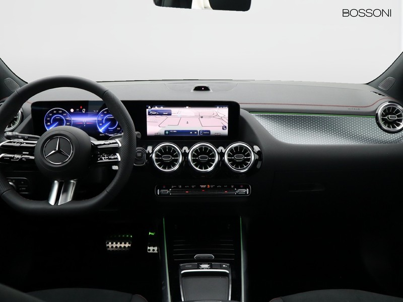 13 - Mercedes EQA 300 amg line advanced 4matic