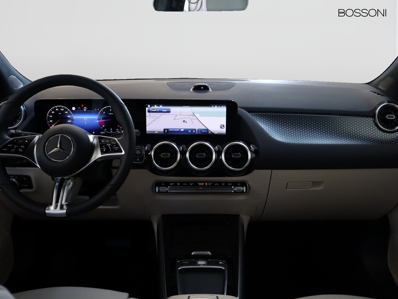 13 - Mercedes GLA 200 d progressive extra 8g-dct