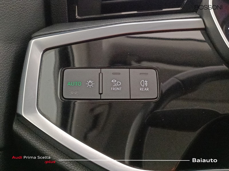 19 - Audi Q3 sportback 35 2.0 tdi s line edition s tronic