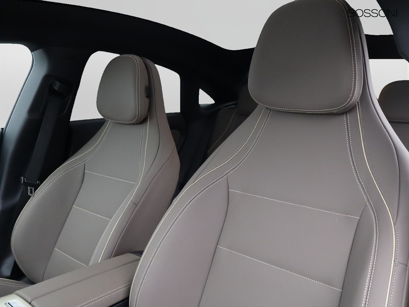 7 - Mercedes CLA 200 premium auto