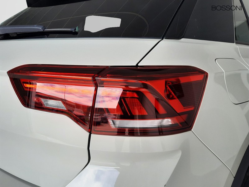 25 - Volkswagen T-Roc 1.5 tsi act r line dsg