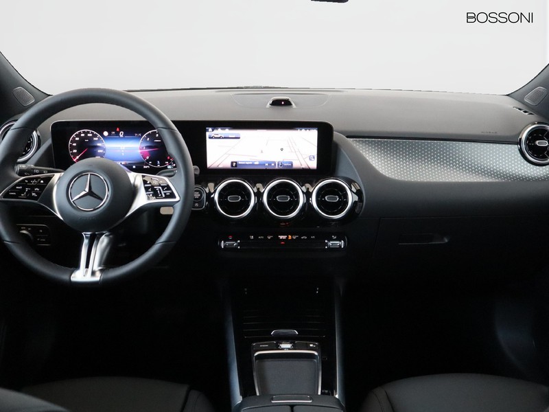 13 - Mercedes GLA 200 d progressive extra 8g-dct