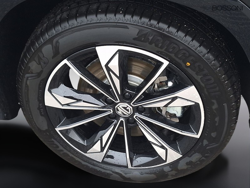13 - Mg HS 1.5 hybrid+ luxury auto