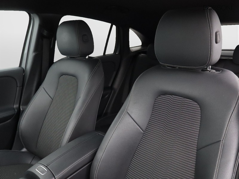 7 - Mercedes GLA 200 d sport plus 8g-dct