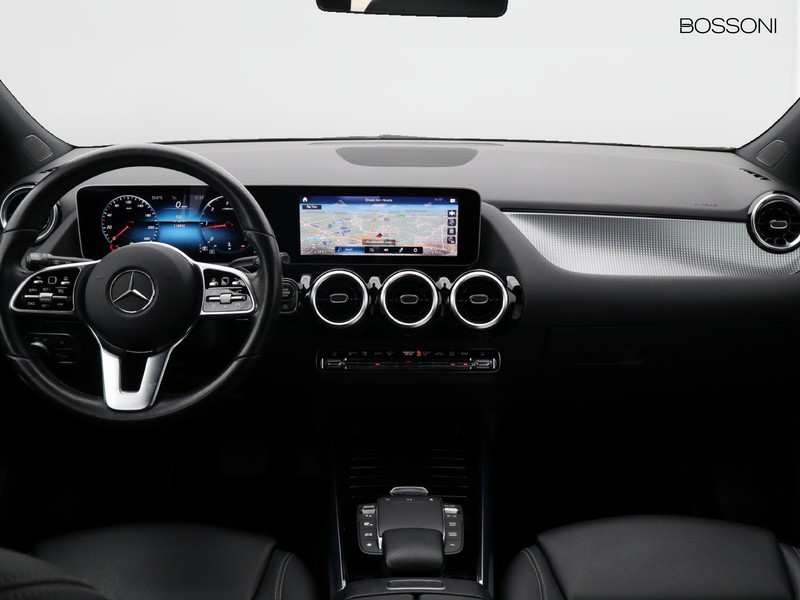 13 - Mercedes GLA 200 d sport plus 8g-dct