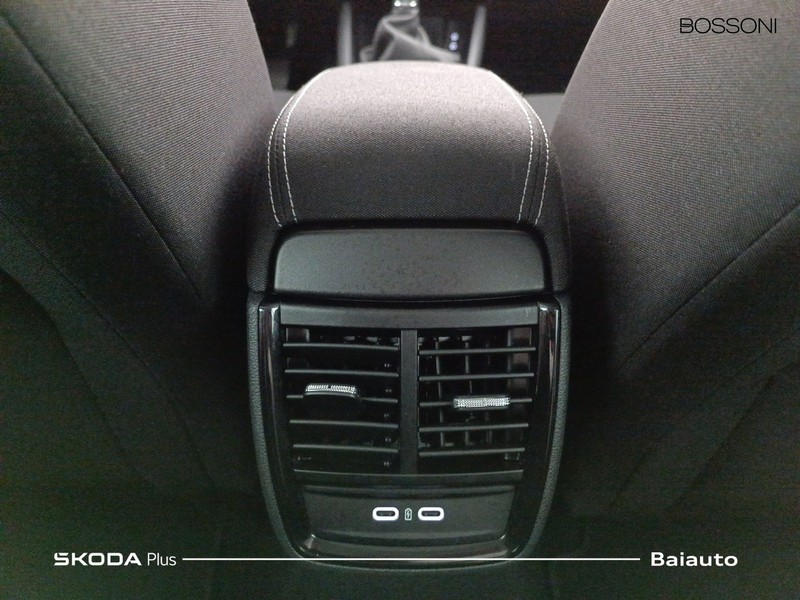 13 - Skoda Kamiq 1.5 tsi act 150cv 130 edition dsg