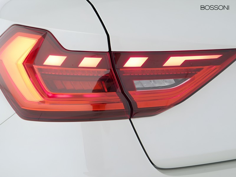 7 - Audi A1 sportback 30 1.0 tfsi 116cv s line edition s tronic