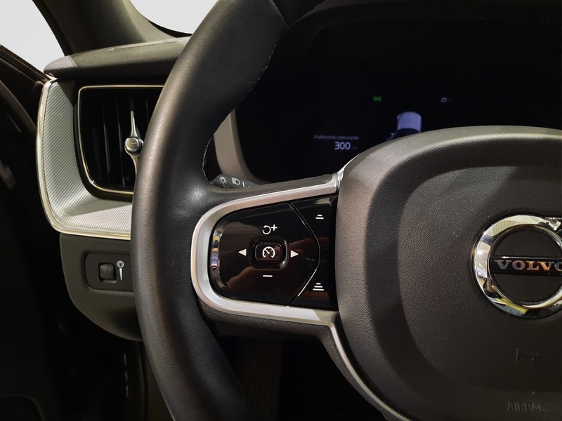 13 - Volvo XC60 2.0 b4 plus dark awd automatico
