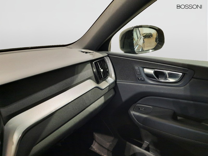 25 - Volvo XC60 2.0 b4 plus dark awd automatico