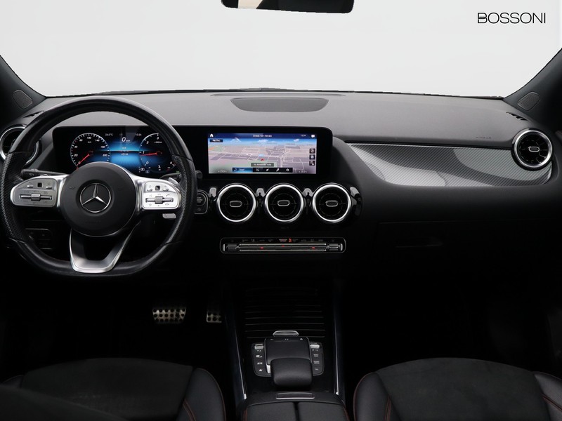 13 - Mercedes GLA 180 d premium 8g-dct