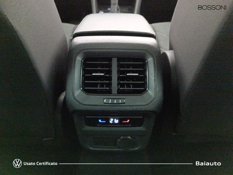 13 - Volkswagen Tiguan 2.0 tdi scr 150cv elegance dsg