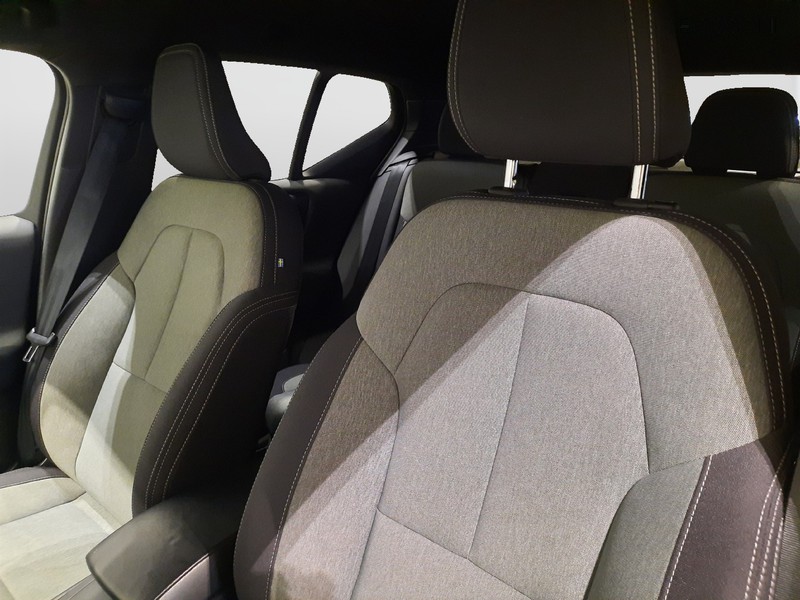 25 - Volvo XC40 2.0 b3 plus bright automatico