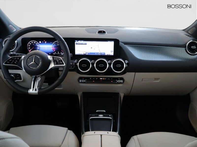 13 - Mercedes GLA 200 d progressive extra 8g-dct