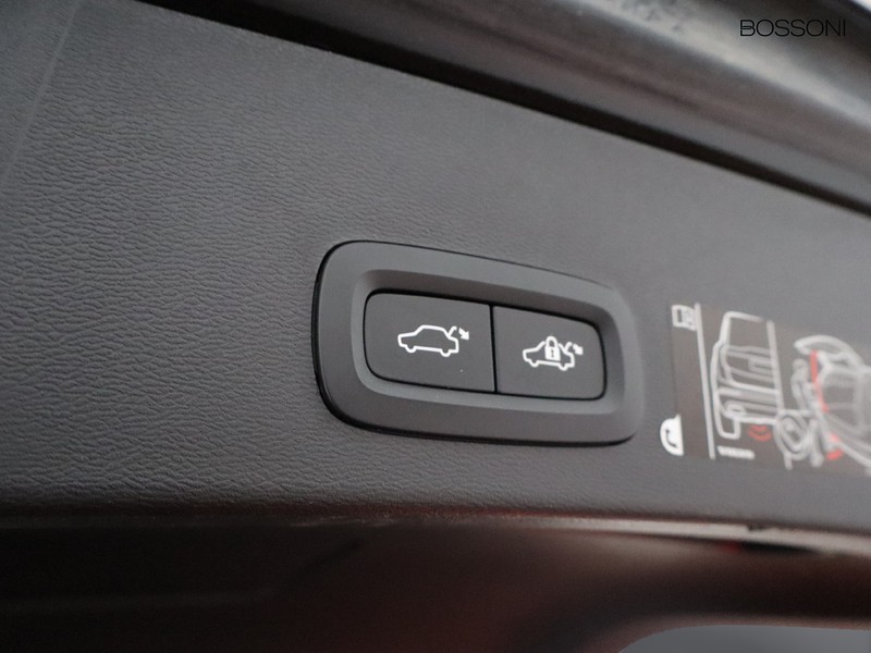 19 - Volvo XC40 1.5 t4 recharge plug-in-hybrid inscription geartronic my21