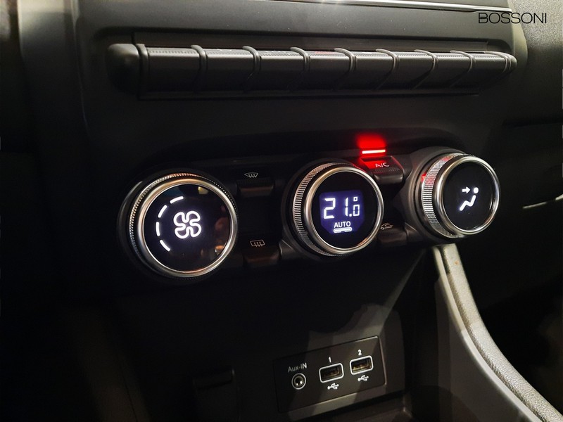 13 - Renault Captur 1.6 e-tech hybrid zen auto 145cv