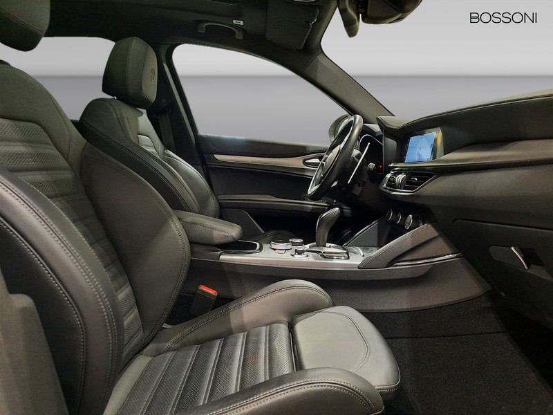 7 - Alfa Romeo Stelvio 2.2 turbo 210cv veloce q4 at8